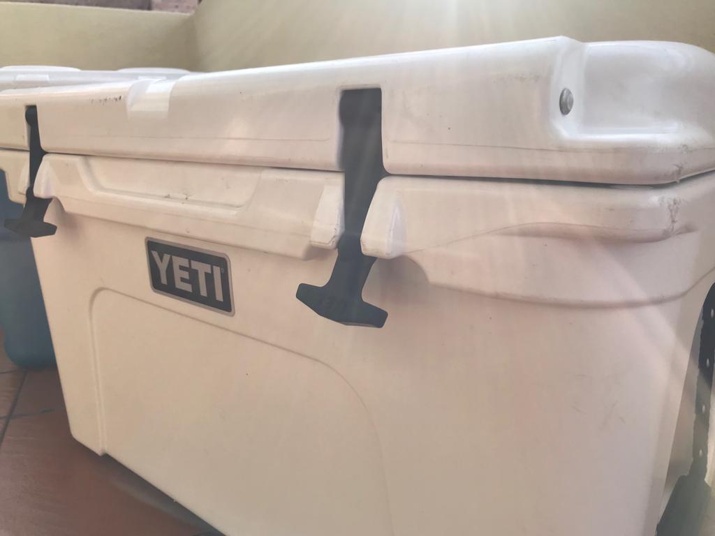 Yeti Rubber Latches Closed Lid