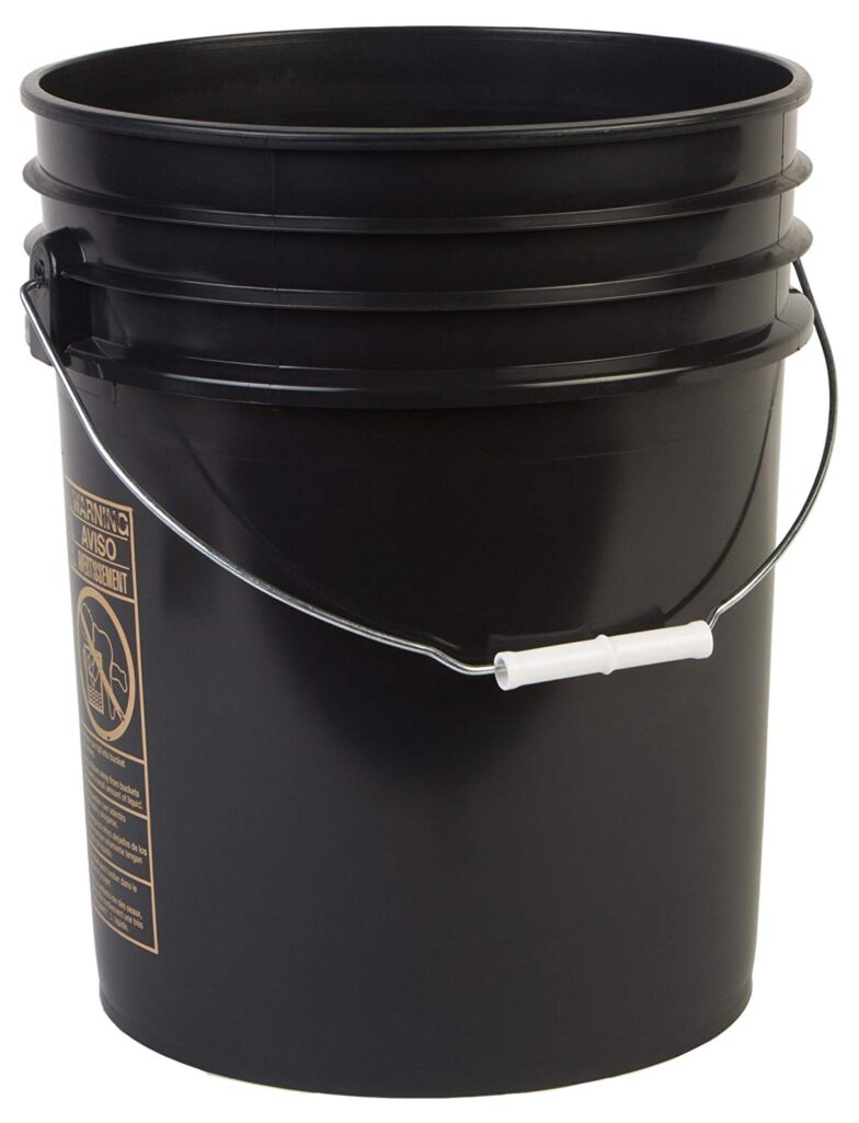 Shurhold 5 Gallon White Bucket Kit - Includes Bucket, Caddy, Grate Seat