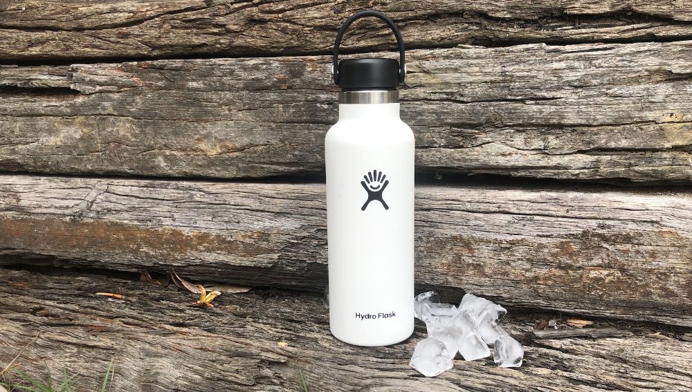 https://huntingwaterfalls.com/wp-content/uploads/2020/02/hydro-flask-bottle-with-ice-18-oz-white-lid-on-ice-next-to-it.jpg