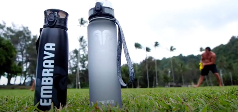 https://huntingwaterfalls.com/wp-content/uploads/2020/04/embrava-32-oz-slimline-water-bottle-fits-into-cup-holders.jpg