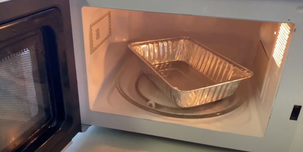 https://huntingwaterfalls.com/wp-content/uploads/2020/06/microwaving-aluminium-foil-tray-by-itself.jpg