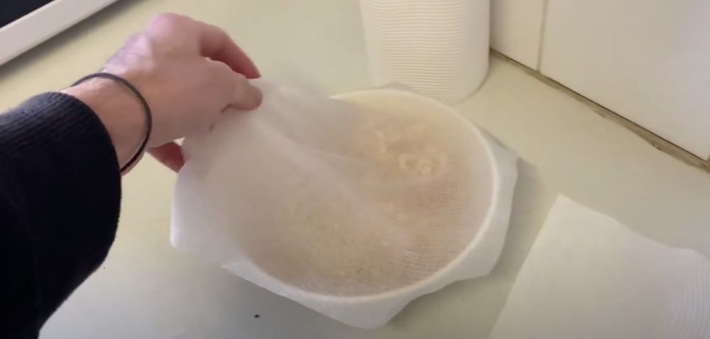 wet-paper-towel-on-top-of-food-in-microwave - Hunting Waterfalls