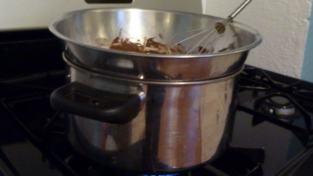 https://huntingwaterfalls.com/wp-content/uploads/2020/10/double-boiler-for-melted-chocolate.jpg