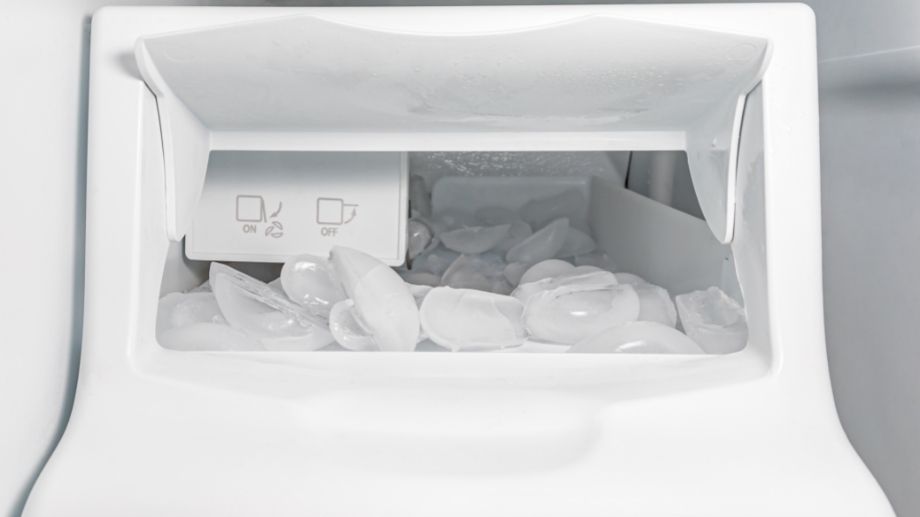 How To Keep Ice From Sticking Together in an Ice Maker (11 Tips)