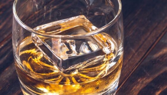 How To Make Clear Ice Cubes For Whiskey (At Home Guide)