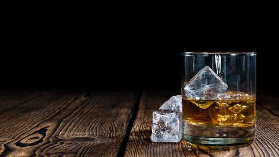 https://huntingwaterfalls.com/wp-content/uploads/2022/02/square-ice-cubes-in-whiskey.jpg