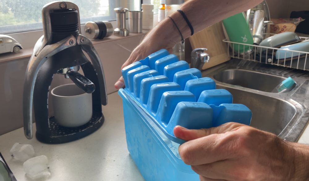 8 Easy Ways To Get Stuck Ice Cubes Out Of A Tray