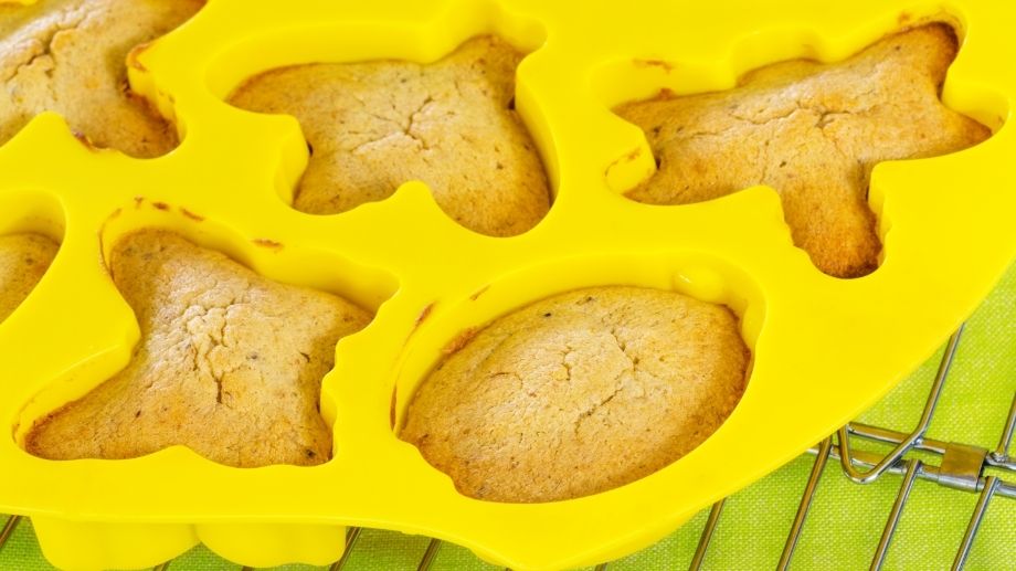 Why do my silicone baking molds smell funny? How to freshen up the