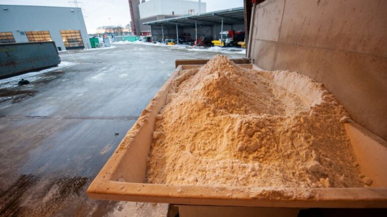 22 Best Ways To Remove Ice From A Driveway Without Salt