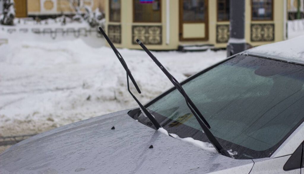 Woman's clever towel hack could stop your car windscreen freezing overnight