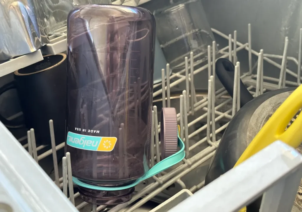 What happens when you put a non-dishwasher safe water bottle in the  dishwasher : r/mildlyinteresting