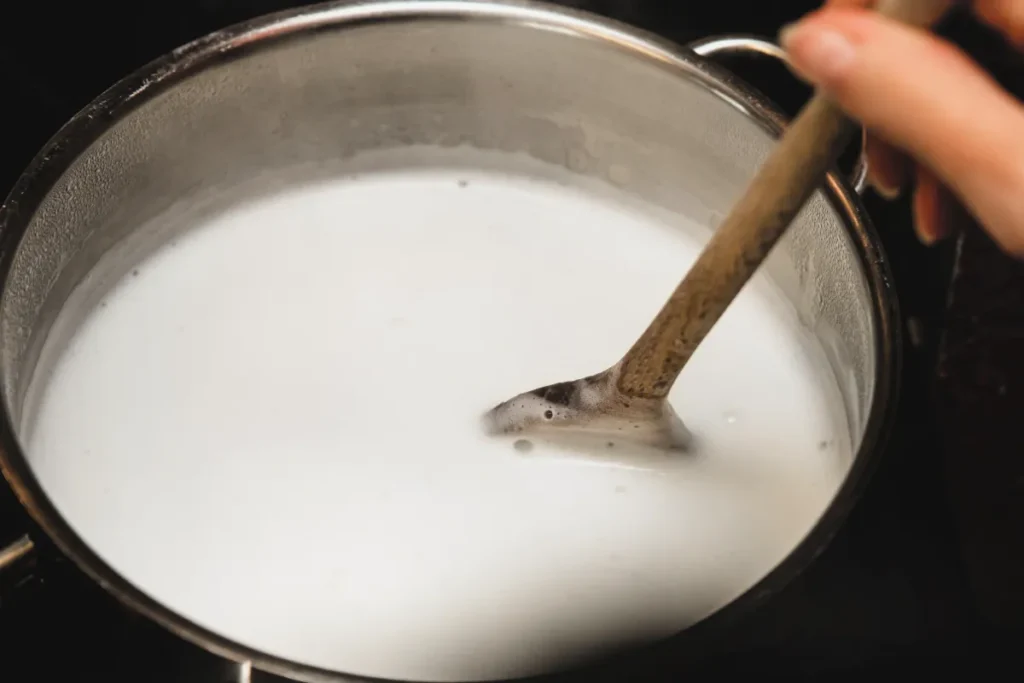 12 Practical Ways To Keep Milk Warm For A Hot Chocolate Bar