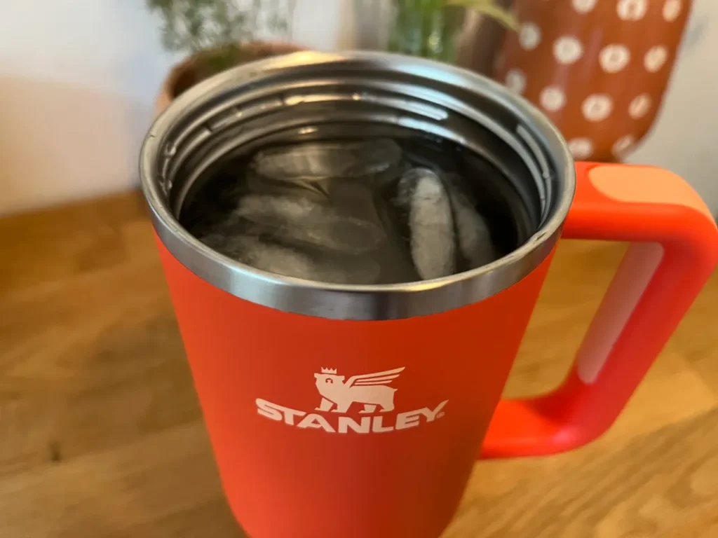 https://huntingwaterfalls.com/wp-content/uploads/2023/08/stanley-quencher-2-0-cup-tumbler-lid-off-ice-inside-water-1024x768.webp